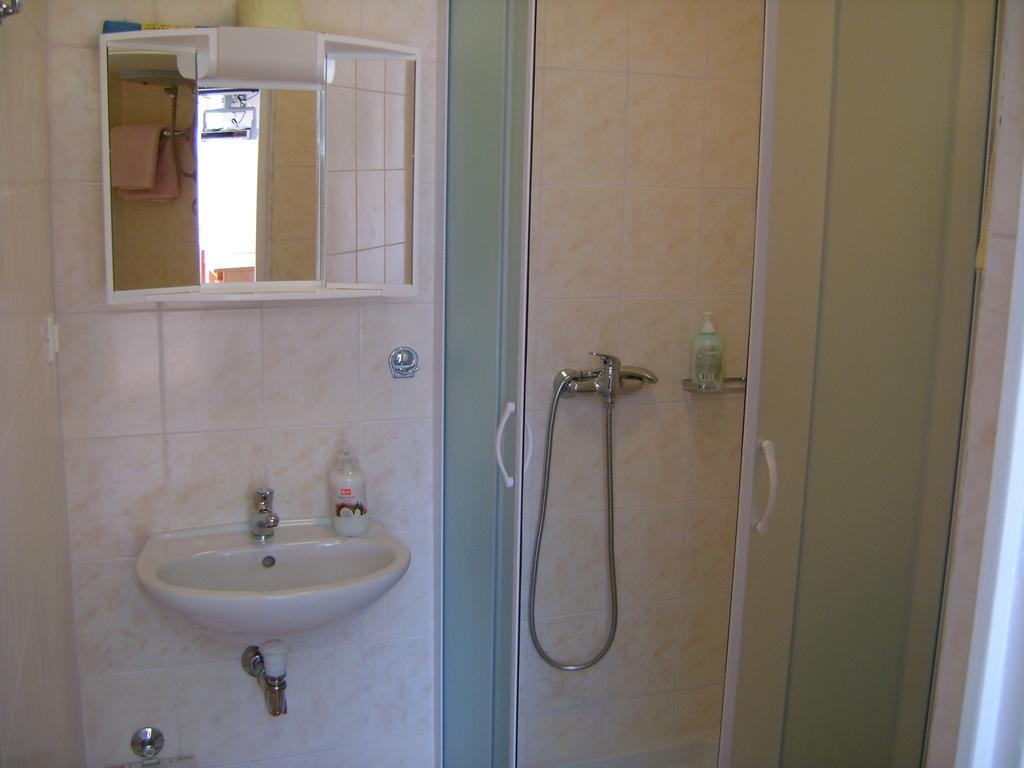 Apartment For Holidays In Pula Phòng bức ảnh