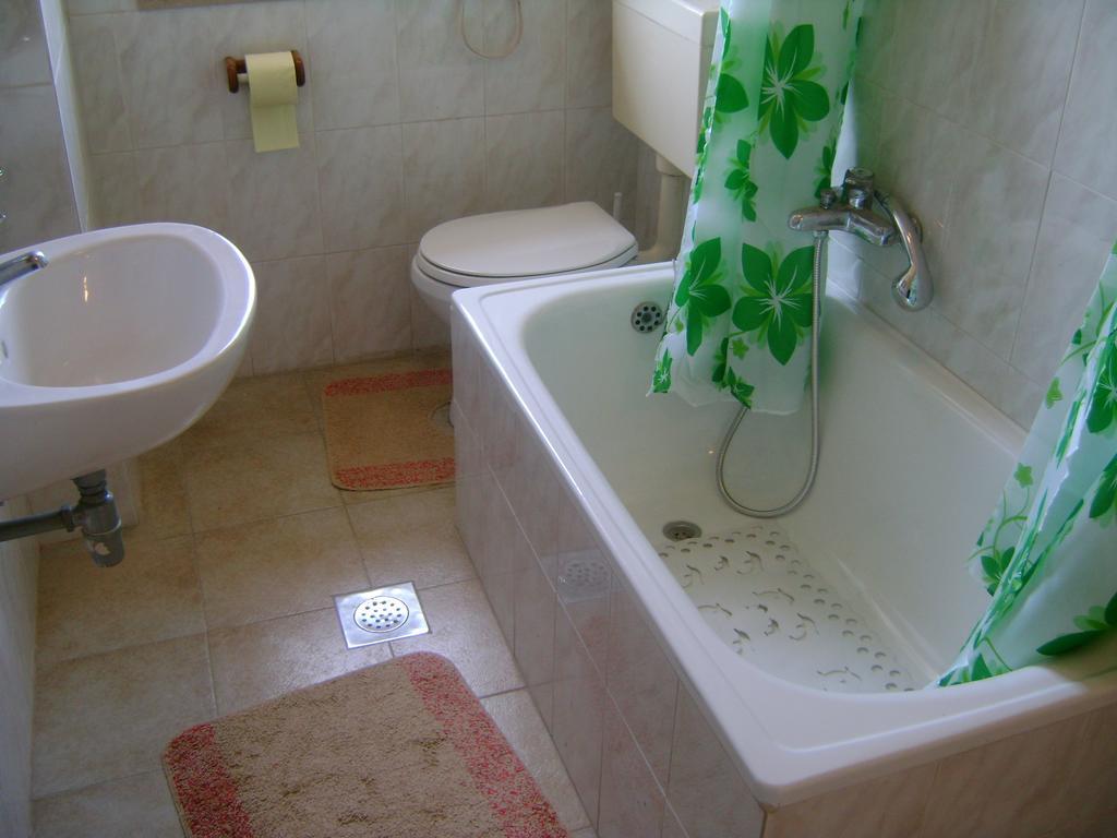 Apartment For Holidays In Pula Phòng bức ảnh
